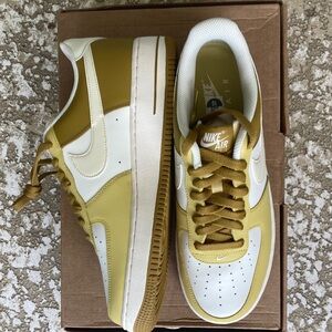 Brand New Nike Air Force 1 07’ Bronzine. Men’s size 10 / Replacement Box